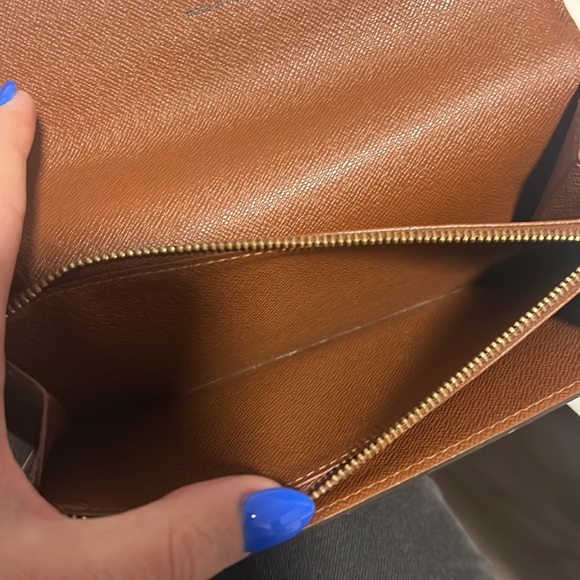 Louis Vuitton Sarah Wallet - Picture 10 of 11